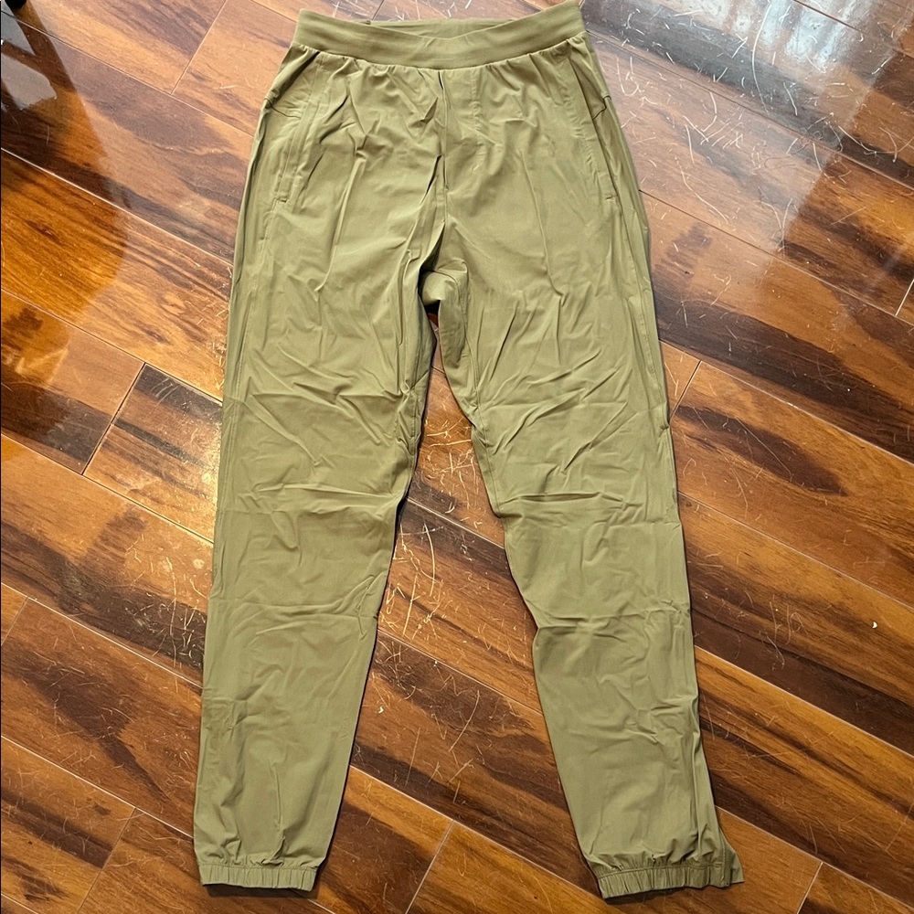 lululemon athletica Men's Khaki Surge Joggers